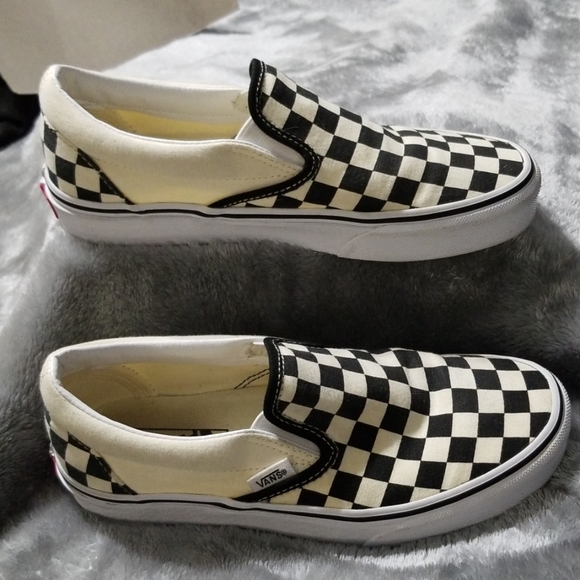 vans checkered off white